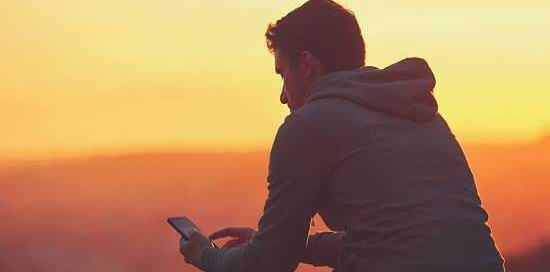 عکس پروفایل پسر غمگین تنها