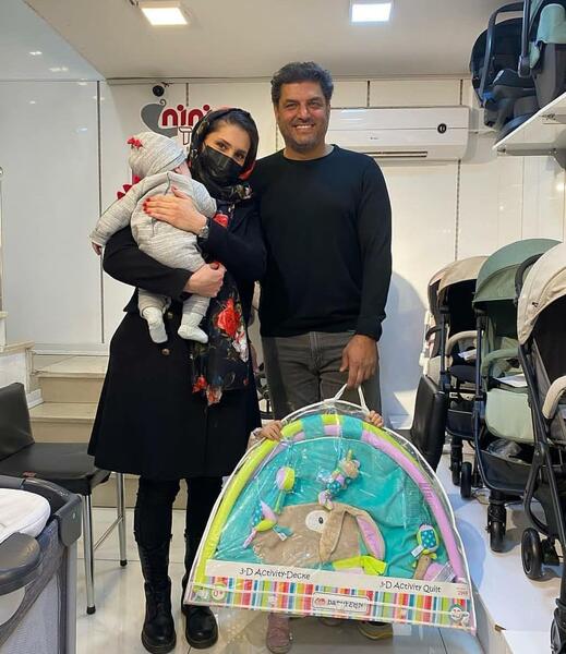 عکس سام درخشانی با فرزندش