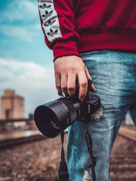 عکس پروفایل پسر با دوربین عکاسی
