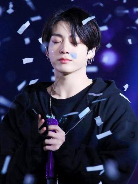عکس جونگ کوک با ماسک