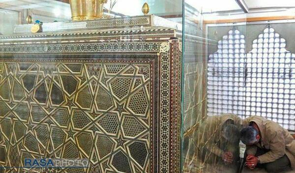 عکس حاج قاسم سلیمانی در حرم حضرت زینب