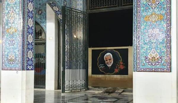 عکس حاج قاسم سلیمانی در حرم حضرت زینب