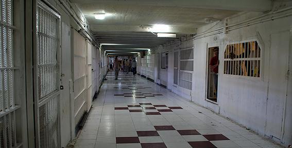 عکس داخل زندان عادل اباد شیراز