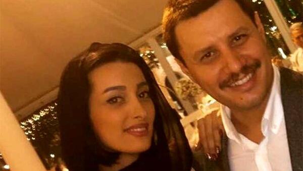 عکس جواد عزتی با خواهرش