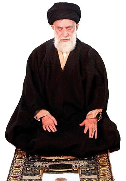 عکس در حال خواندن نماز