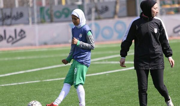 عکس فیک دختر فوتبالی