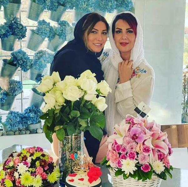 عکس فریبا نادری و خواهرش