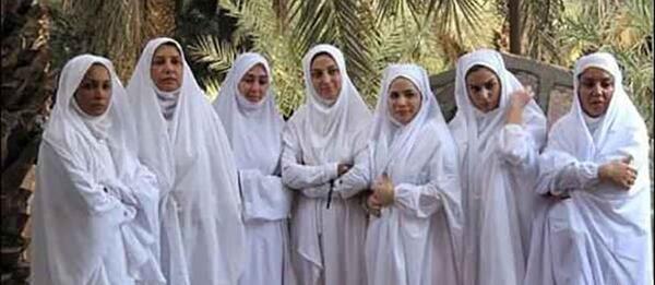 عکس الناز شاکردوست و کارگردان در استخر