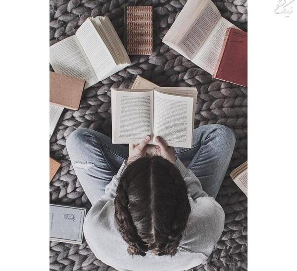 عکس پروفایل دختر نویسنده