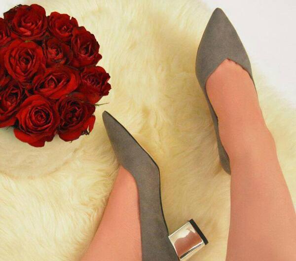عکس کفش پاشنه بلند طوسی