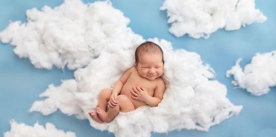عکس نوزاد از پشت