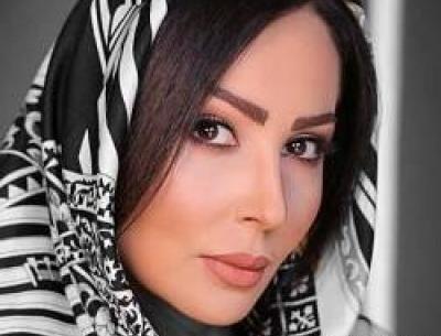 عکس پرستو صالحی با پای شکسته