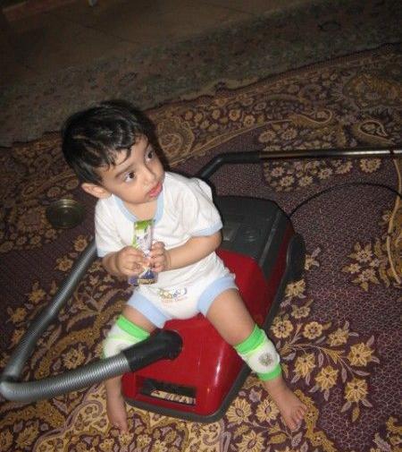 عکس ماهگرد با جاروبرقی