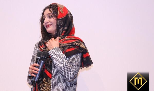 عکس ساره بیات در اتاق گریم