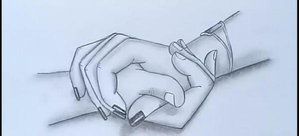 عکس دست در حال طراحی