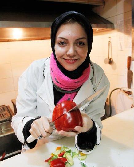 عکس در حال آشپزی