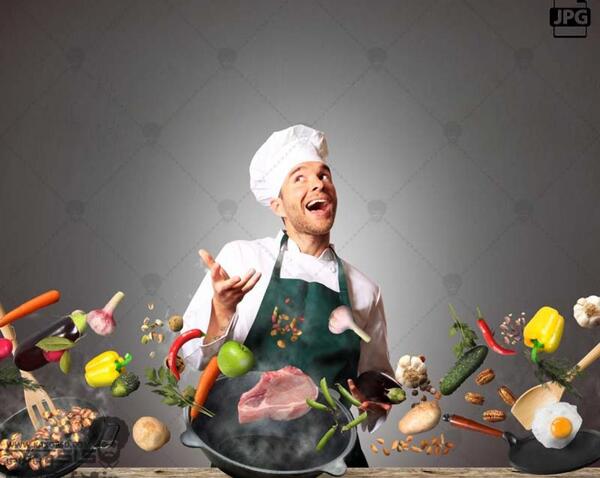 عکس در حال آشپزی