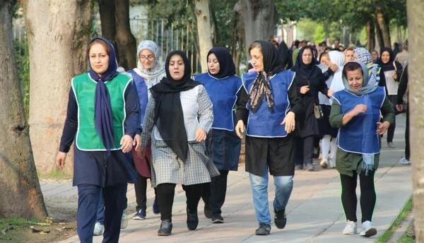 عکس پیاده روی بانوان
