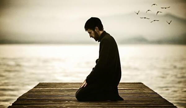 عکس در حال نماز