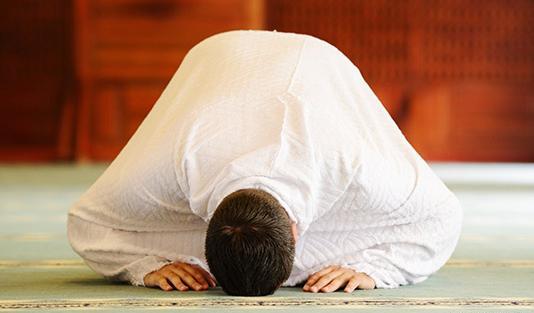 عکس در حال نماز