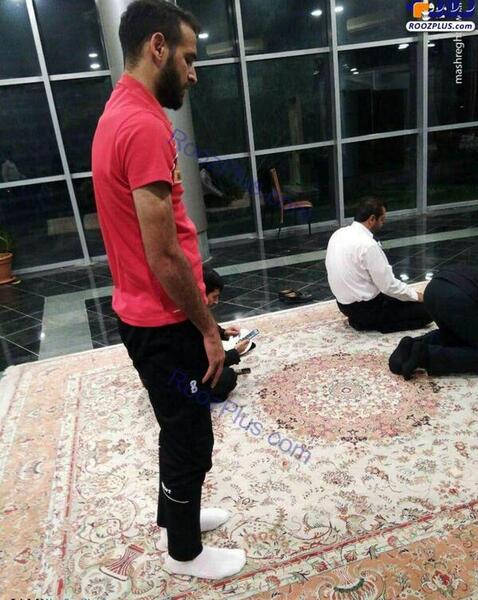 عکس در حال نماز