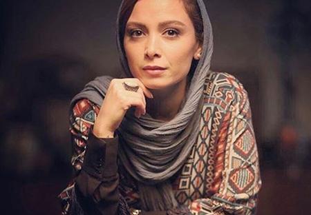 عکس فرناز رهنما در ساختمان پزشکان