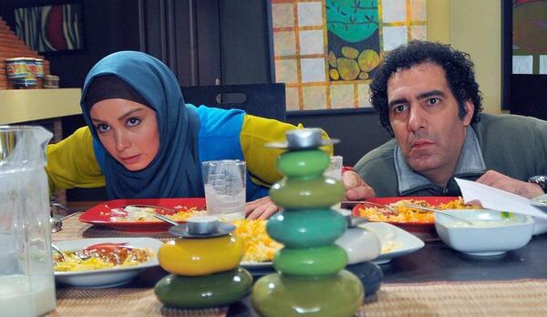 عکس فرناز رهنما در ساختمان پزشکان