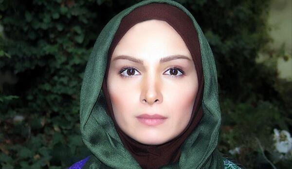 عکس فرناز رهنما در ساختمان پزشکان