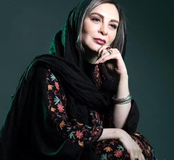 عکس افسانه بایگان با پسرش