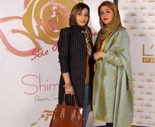 عکس ساره بیات با مانتو زرد