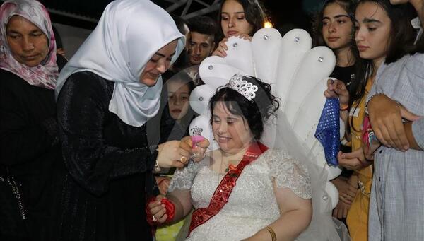 عکس زن محقق در ترکیه