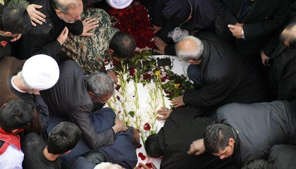 عکس خاک حاج قاسم سلیمانی