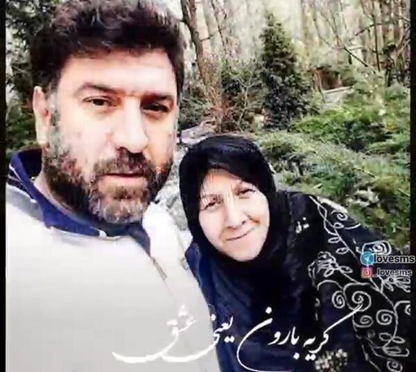 عکس علی انصاریان کنار مادرش