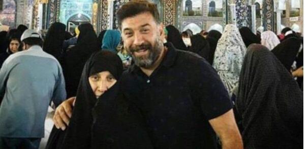عکس علی انصاریان کنار مادرش