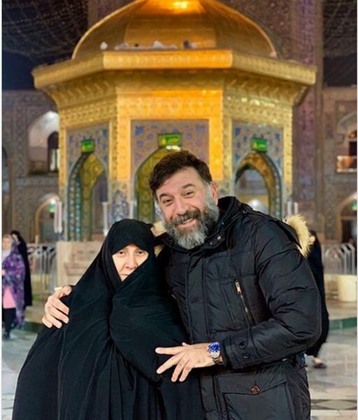 عکس علی انصاریان کنار مادرش
