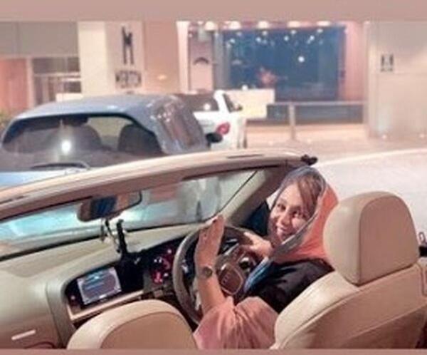 ژست عکس بهنوش بختیاری