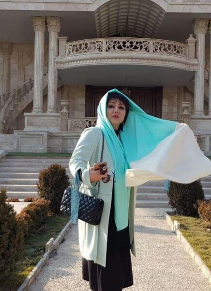 ژست عکس بهنوش بختیاری