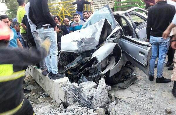 عکس رانندگی با کفش پاشنه بلند