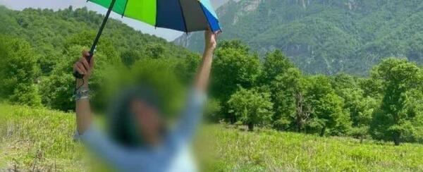 عکس الناز شاکردوست با چتر