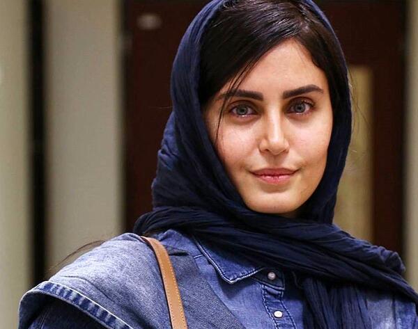 عکس الناز شاکردوست با چتر