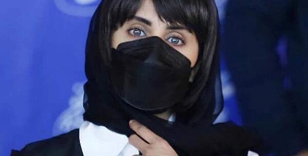 عکس الناز شاکردوست با چتر