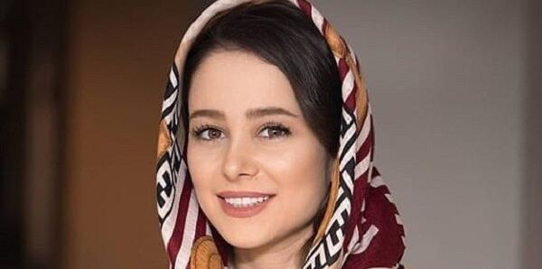 عکس الناز حبیبی با خواهرش