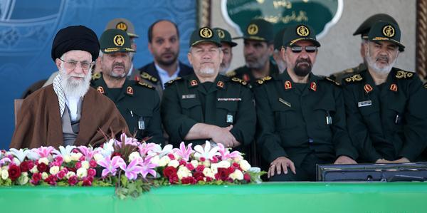 عکس قبل محسن رضایی با لباس نظامی