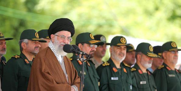عکس قبل محسن رضایی با لباس نظامی