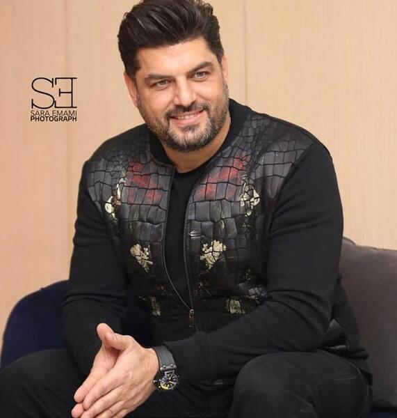 عکس سام درخشانی تنها