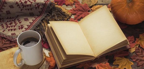 عکس کتاب و برگ پاییزی