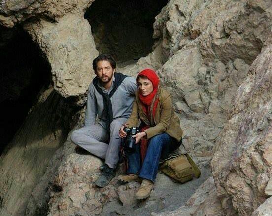 عکس بهرام رادان در پل چوبی