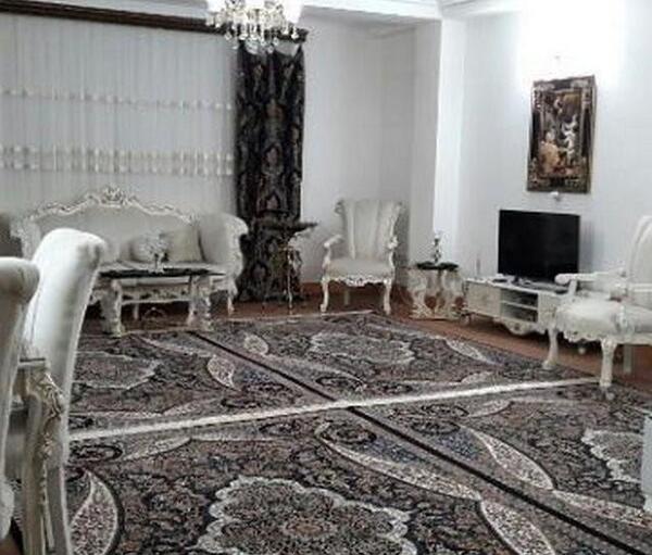 عکس در حال پذیرایی