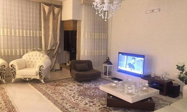 عکس در حال پذیرایی
