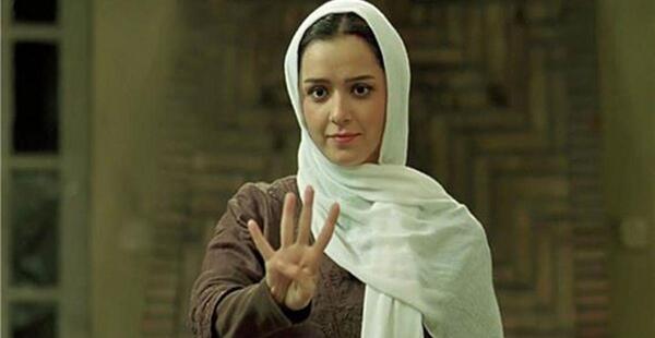 عکس ترانه علیدوستی در تئاتر